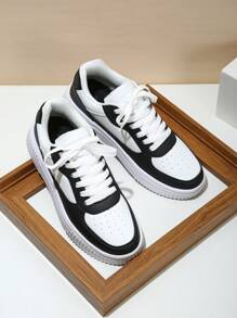 Women's Simple City Style Casual Low-Top Sneakers, Versatile Outdoor Sports Shoes, White And Black, Gift For Birthday