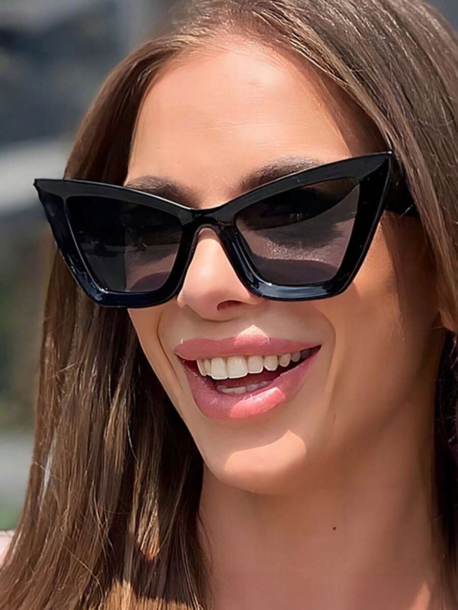 Grote Cat Eye-monturen, modieuze brillen, minimalistische Europese en Amerikaanse stijl, nieuw catwalkmodel voor vrouwen in 2024
