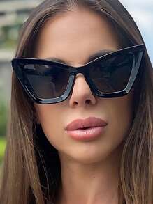 Grote Cat Eye-monturen, modieuze brillen, minimalistische Europese en Amerikaanse stijl, nieuw catwalkmodel voor vrouwen in 2024