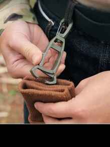 1 pieza Nuevo diseño de pinza ligera para guantes de plástico, pinza conveniente y rápida para colgar guantes para evitar pérdidas, puede ser usado como llavero o pasador de cinturón - Naranja - Ver 6