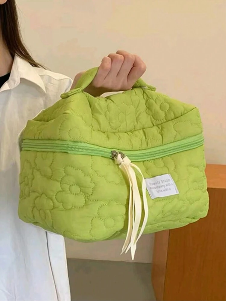 1pc Green Floral Quilted Cosmetic Bag, Fashionable Casual Large Capacity Portable Zipper Makeup Bag, Essential For Travel & Vacation, Can Store Sanitary Napkins, Earphones, Chargers, Lipsticks, Cosmetics, Perfumes, Skincare Products, Keys, Home Decor, Holiday Gifts, Toiletry Travel Organizer