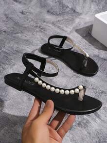 Sandalias planas de mujer en forma de T, estilo romano con decoración de cadena de perlas, cómoda sandalia abierta de punta para la playa con correa elástica en el talón, zapatos deslizantes de moda para el verano, negros - Negro - Ver 7