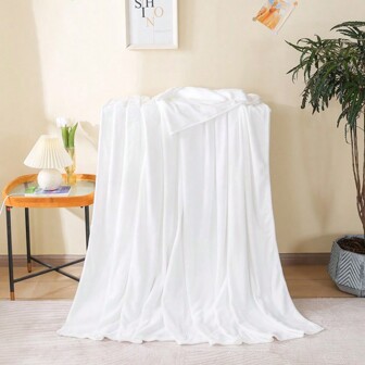 1pc Double-Layer Coral Fleece Blanket, Pet Blanket, Nap Blanket, Bedding Blanket, Flannel Fleece Gift Blanket, Solid Color Blanket, Suitable For All Seasons