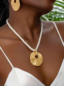 1 pieza Collar de cordón de verano con colgante de medallón de color dorado para mujeres