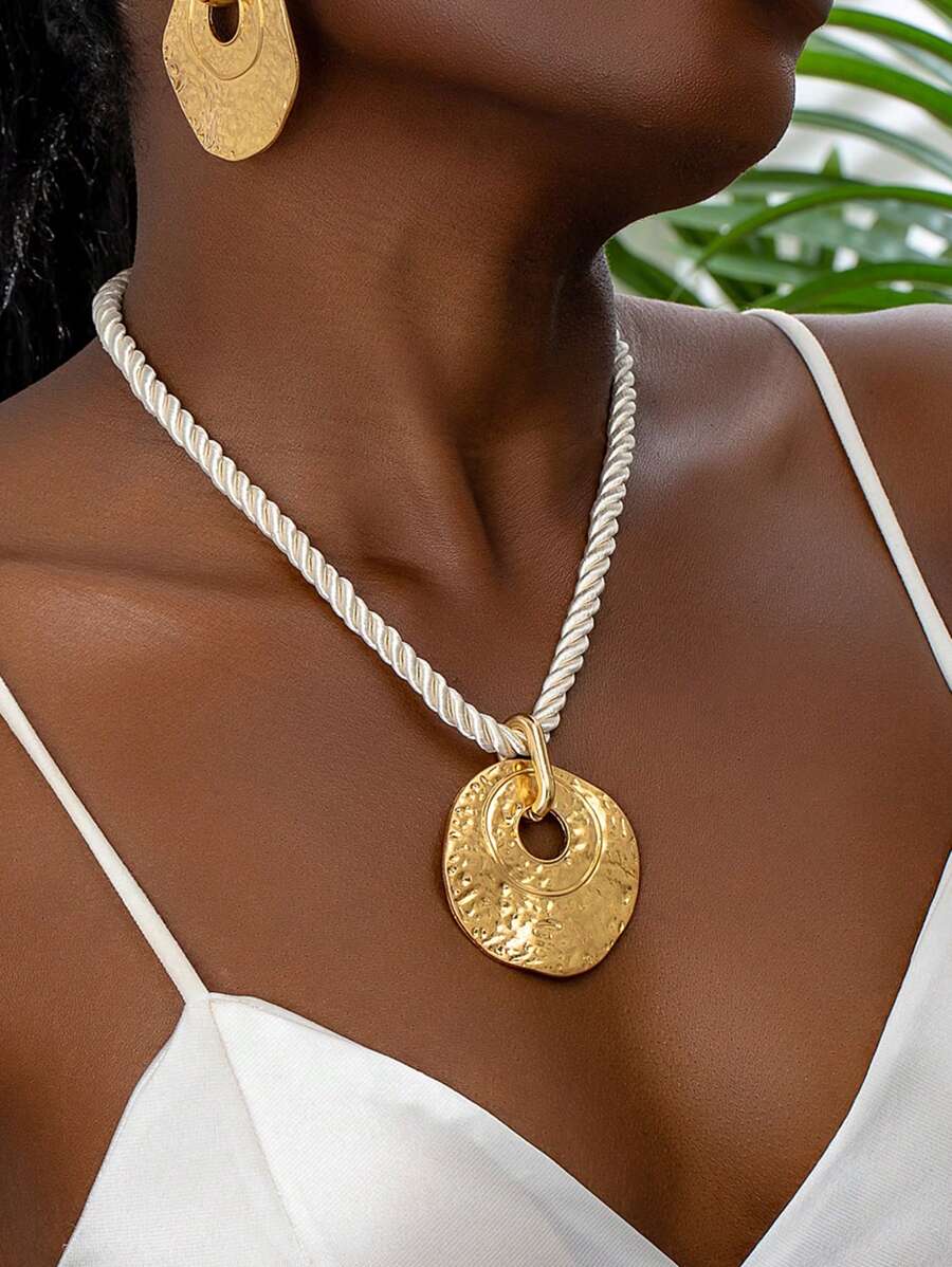 1 pieza Collar de cordón de verano con colgante de medallón de color dorado para mujeres