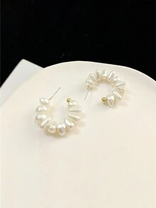 1 对女士法式复古不对称珍珠吊坠 C 形环状耳环，简约优雅的时尚配饰 - 白色 - 查看 4