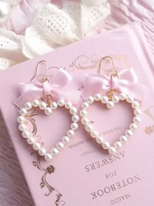 1 对可爱粉色心形和蝴蝶结仿珍珠吊坠耳环，时尚珠宝适合女性派对（无卡）