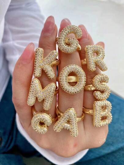 1 pieza Anillo de lujo con estilo exagerado de hip-hop, de la A a la Z, 26 letras, aleación de cobre con microincrustraciones de circonita, chapado en oro de 18K, anillo inicial unisex