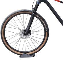 Noble Eagle Supporto per bicicletta per parcheggio, montato sulla ruota anteriore, per biciclette da strada e da montagna, supporto per supporto della staffa, con pad antigraffio aderente, pedana di sollevamento per allenatori di bici, accessori per il ciclismo - nero - Visualizzare 10