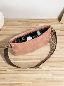 復古風格女士斜挎桶包，素面編織純素革袋，配有吉他帶般的寬繡花提帶，完美適用於斜挎包、健身袋、手提袋等