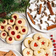 5pcs/20pcs Stainless Steel Biscuit Molds In A Suction Card Packaging, Assorted Shapes (Heart, Star, Circle, Flower), Suitable For Making Biscuits, Pastries, Fruits And Vegetables - Silver - View 1