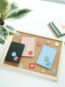 Portada de pasaporte con combinación personalizada de 2 letras. Diseño único de titular de tarjeta de documento elegante personalizado para regalo de viaje único para amigos en cumpleaños. - Unitalla - Ver 2