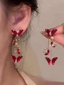 1 par de pendientes de borla con mariposa roja superexquisita, adecuados para uso diario