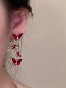 1 par de pendientes de borla con mariposa roja superexquisita, adecuados para uso diario