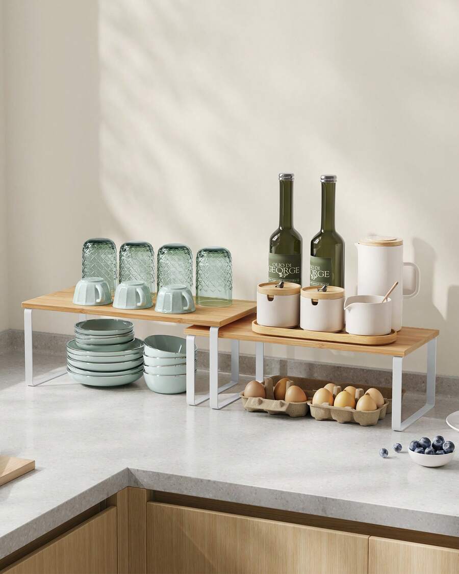 SONGMICS Estante para Especias, Juego de 2, Organizador de Armario, Estante de Almacenamiento de Cocina Extensible, Especiero de Metal y Madera de Ingeniería, Negro Tinta y Marrón Rústico/Blanco Nube yBeige Natural - Beis - Ver 1