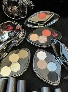 GIRLCULT Paleta de Sombras de Olho Girlcult Hallucination #51 Tinta | Múltiplas Texturas para Diversos Acabamentos | 4 Cores com Multicromático, Matte e Brilho | 3,5g (0,12oz), PRESENTE