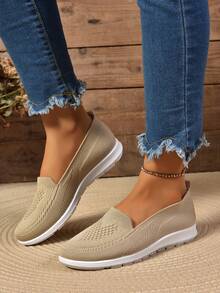 Nuevos zapatos ligeros de verano para mamá tejidos con malla transpirable, zapatos de mujer sin cordones con suela suave para caminar - Beis - Ver 5