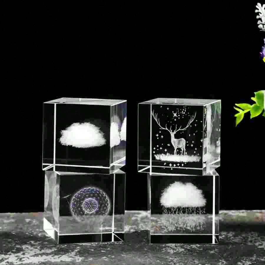 1入組四公分3D雕花圖案方形桌面陳列飾品，假日禮物 - 彩色 - 查看 1