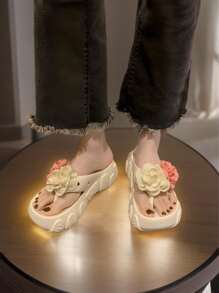 2024 New Summer Women's Floral Patterned Slipper, Thick-Soled Fairy Style Beach Sandals, Popular Designed To Wear Outside