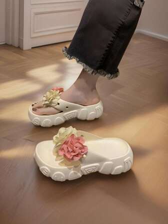 2024 New Summer Women's Floral Patterned Slipper, Thick-Soled Fairy Style Beach Sandals, Popular Designed To Wear Outside