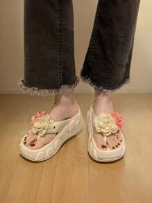 2024 New Summer Women's Floral Patterned Slipper, Thick-Soled Fairy Style Beach Sandals, Popular Designed To Wear Outside