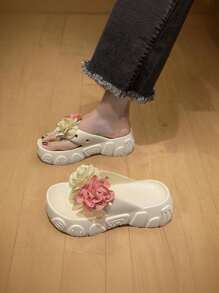 2024 New Summer Women's Floral Patterned Slipper, Thick-Soled Fairy Style Beach Sandals, Popular Designed To Wear Outside