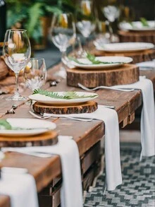 1 Stücke natürlicher Holzuntersetzer für Hochzeitspartys, asymmetrisch runde Form Platzdeckchen, 15cm Holz Tassenuntersetzer, geeignet als Tischmittelpunkt Dekoration, Kerzenhalter, handgemachte DIY Holzstücke, Malwerkzeuge für Holzmalerei, geeignet für Heimdekoration, Feierlichkeiten, Jahrestage, Hochzeitshintergrund Dekorationen