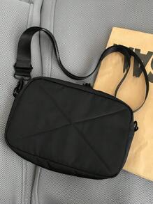 Sac carré minimaliste noir unicolore avec sangle réglable. Sac banane pratique pour les étudiants et les déplacements. Sac bandoulière, sac à l'épaule, sac de côté pour homme. Sac de cours, sac de messager, sac de vacances, sac cylindrique. Petit sac, sac à bandoulière, nouveaux articles essentiels pour les étudiants et les hommes. Petit sac, sac de corps, pochette