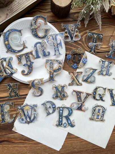 26 pezzi / confezione Adesivi in PET con lettere in stile retrò di varie dimensioni, arte alfabetica in stile barocco, fiori vintage, adesivo impermeabile per decorazione di diario, agenda, scrapbook