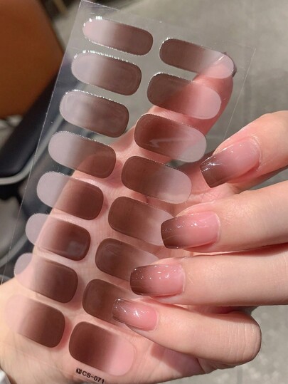 1片全覆蓋漸變色指甲藝術貼紙，防水且可拆卸，自粘女性指甲藝術，適用於節日、派對、生日禮物