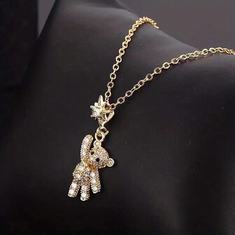 1 件可爱熊吊坠，时尚独特设计