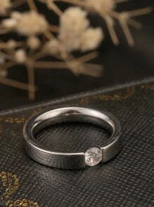 1 st. Roestvrijstalen Zilveren Eenvoudige Ring Met Enkele Strass Zirkonia Vingerband Geschikt Voor Vrouwen