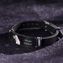 Bracelet commémoratif personnalisé avec photo gravée pour homme. Cadeau style noir, mode automne, vintage, épuré, personnalisé de manière unique. Cadeau idéal pour lui, petit ami, papa, famille, ami, fils, grands-parents pour anniversaire, Saint-Valentin, fête des pères, remise de diplôme, port quotidien, bal de promo