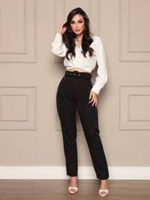Calça Feminina Alfaiataria Cintura alta Com Cinto Clochard Zíper e botão - Preto - Visão 1