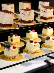 50入方形金色厚慕斯蛋糕紙板套裝，婚禮蛋糕糕點底座，迷你蛋糕板，蛋糕切片底部，慕斯墊，甜點，塑料和紙板三角形和圓形墊子，蛋糕切割托盤