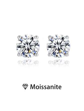 高品質女款耳環1對，經典四爪鉆石釘形式，採用2g 925純銀材質，0.5ct/1ct/2ct/3ct圓形莫氏鑽石，高端豪華飾品，適用於求婚、訂婚、結婚週年紀念，附帶莫氏鑽石證書及精美禮盒。