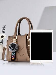 新款单肩包，配有毛球吊坠，休闲风格，母亲节礼物，妈妈必备单品，完美适用于办公室、大学、工作、商务、通勤、户外、旅行、外出，绝对是最好的母亲节礼物！ - 卡其色 - 查看 3