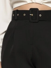 Calça Feminina Alfaiataria Cintura alta Com Cinto Clochard Zíper e botão - Preto - Visão 4