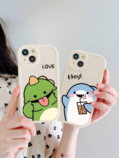 Söt tecknad liten dinosaurie och haj telefonskal, 2 st telefonskal, telefonskal för par, telefonskal för bästa vän, telefonskal med kameraskyddsdesign, telefonskal, Apple telefonskal kompatibelt med -modellerna 11/12/13/14/15/15 Pro Max, Galaxy telefonskal kompatibla med Galaxy-modellerna A54 5G/A34 5G/A32 5G/S21FE/A53 5G/S23 Ultra/A12/S22/A23/A14/A21S/A33/S20FE/S21 5G/A32 4G/S21 Ultra/S24 PLUS/S24/S24 Ultra/A13 4G/S22 Ultra/A52/A52S 5G/S23