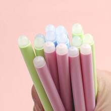 6 thanh xóa được nhạy cảm với nhiệt, tương thích với bút xóa được. Có thể sửa lỗi mà không làm hỏng giấy và có thể tái sử dụng. - Nhiều màu - Xem 3