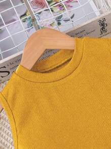Set da due pezzi per ragazze pre-adolescenti, composto da top senza maniche a costine e pantaloni a gamba ampia con stampa all-over, outfit estivo casual e confortevole - Giallo - Visualizzare 3