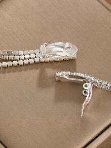 2 szt. Nowy srebrny odcień przesadzone modne kolczyki z frędzlami na klipsie ozdobione kryształkami dla kobiet, odpowiednie na wesela