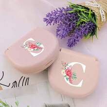 1入組裁縫工具箱，粉色花朵字母A-Z，初學者裁縫的絕佳禮物：1組便攜式小型裁縫套裝-可摺疊，DIY裁縫用品和配件，適用於旅行者和緊急衣服維修工具，迷你針盒便攜小針包裁縫工具組酒店用品 - 粉色 - 查看 6