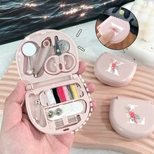 1入組裁縫工具箱，粉色花朵字母A-Z，初學者裁縫的絕佳禮物：1組便攜式小型裁縫套裝-可摺疊，DIY裁縫用品和配件，適用於旅行者和緊急衣服維修工具，迷你針盒便攜小針包裁縫工具組酒店用品 - 粉色 - 查看 7