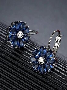 1 paire de boucles d'oreilles créoles avec fleur blanche en zirconium cubique pour femmes et filles, à porter au quotidien, pour fête, mariage ou en cadeau