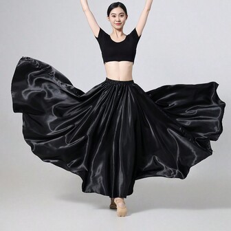 1件黑色光滑女士95厘米缎面长款连衣裙，弹性腰身，均码，适合大多数身材，可用于肚皮舞、公主派对、角色扮演、舞蹈等场合。