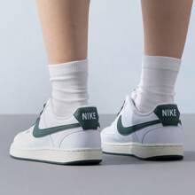 Nike Court Vision Low女款減震低幫滑板鞋，經典風格、多用途穿搭，白綠色，款號FV9952-101 - 綠白色 - 查看 9