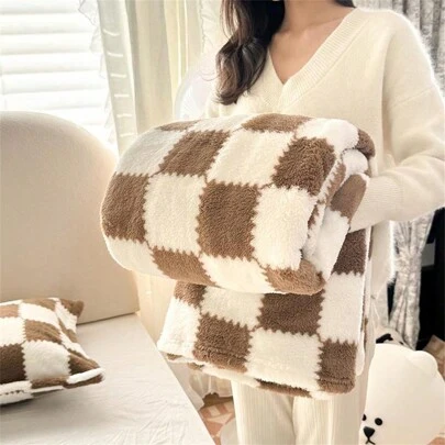 1pc Comfortable Traditional Style Plaid Flannel Blanket Soft Panda Velvet (Polyester Fiber) Warm Pet Travel Blanket Suitable For Dogs And Cats, Machine Washable