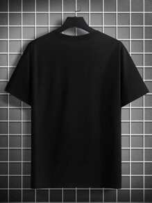 Camiseta de manga corta con cuello redondo y estampado de letras, ideal para combinar con cualquier prenda en verano. Imprescindible para salir a la calle.