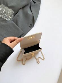 新款迷你方形女士包，配有菱形網孔和高品質縫製，編織鍊肩背包，蓋子手抓包，可愛的斜挎包配件